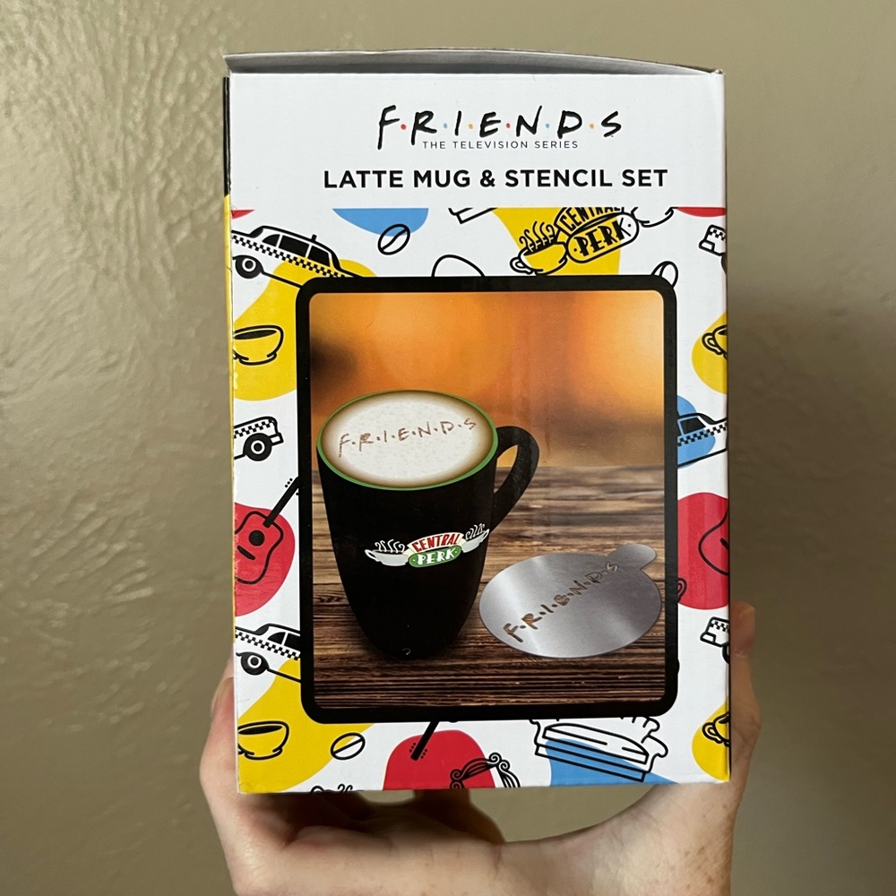 ❌LAST CHANCE❌ FRIENDS NIB latte mug & stencil set Central Perk new - Picture 2 of 3